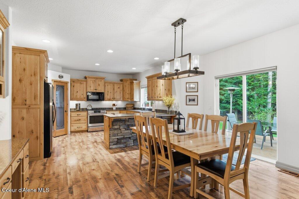 12377 N Bradbury DR