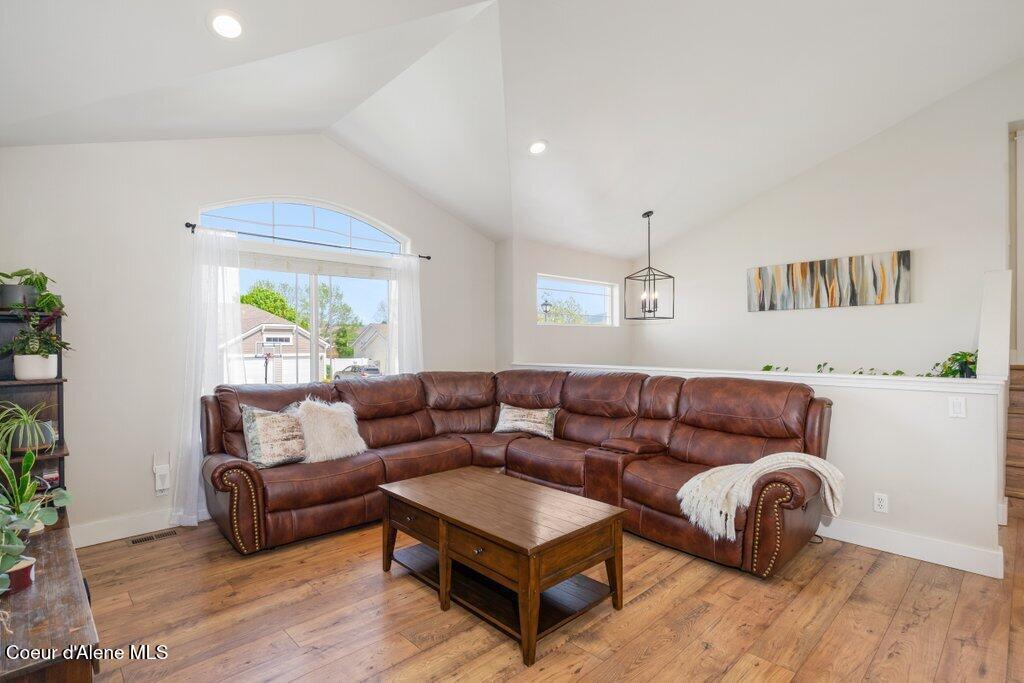 8299 N Raspberry LN