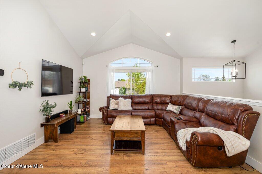 8299 N Raspberry LN
