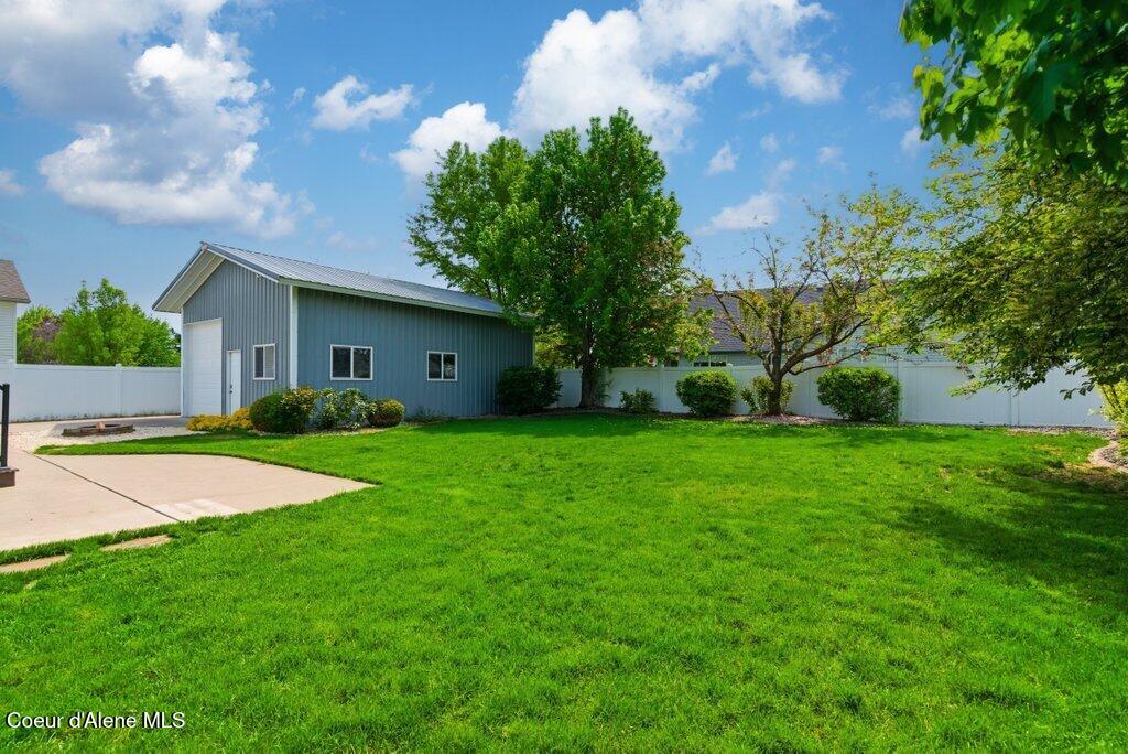 8299 N Raspberry LN