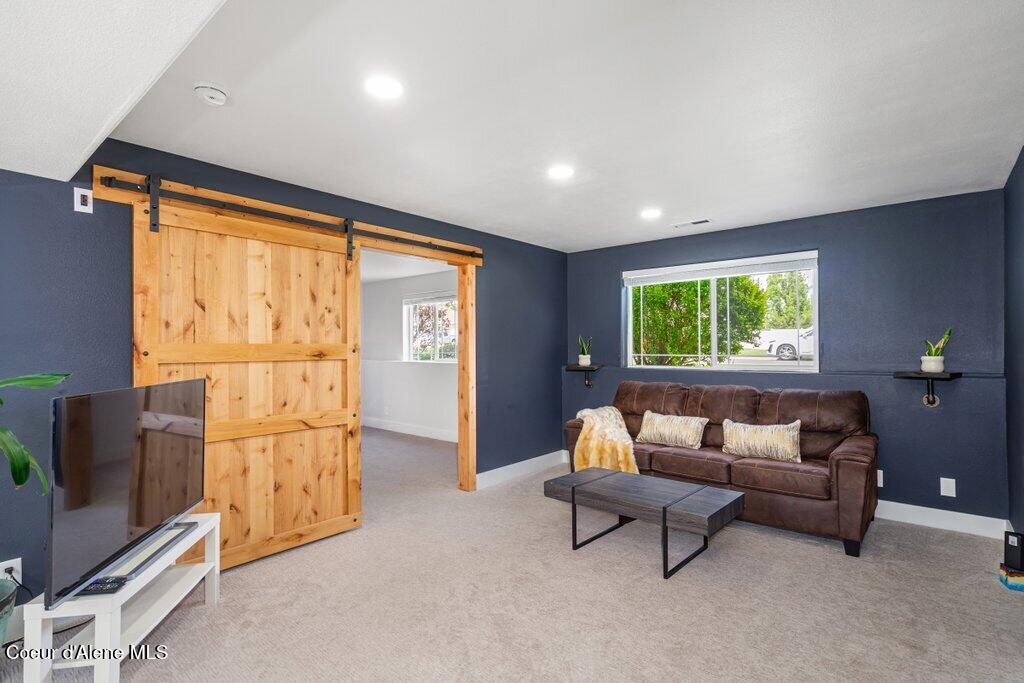 8299 N Raspberry LN