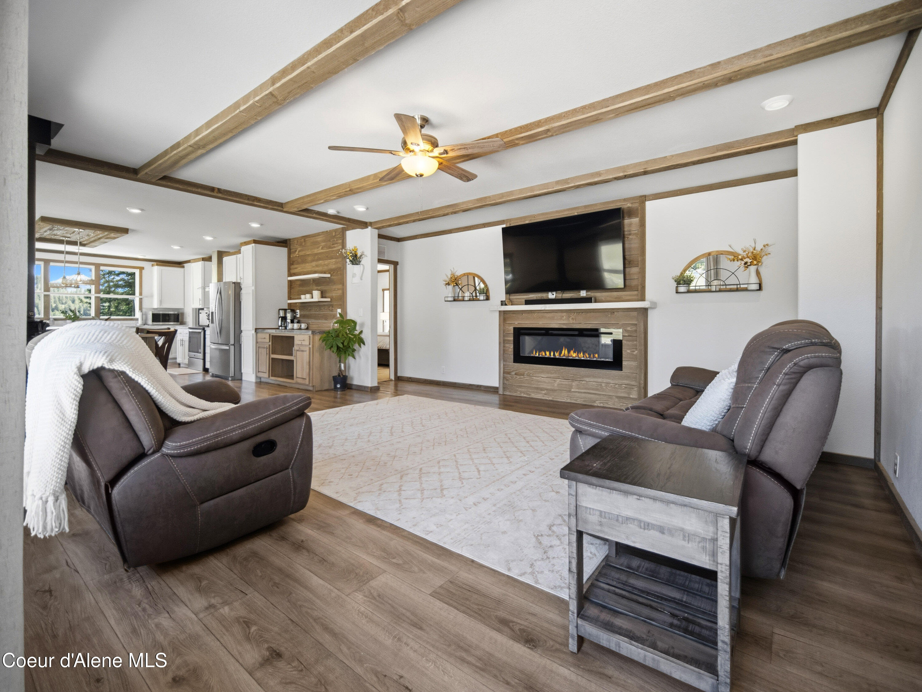 447 S Beaver Lake RD