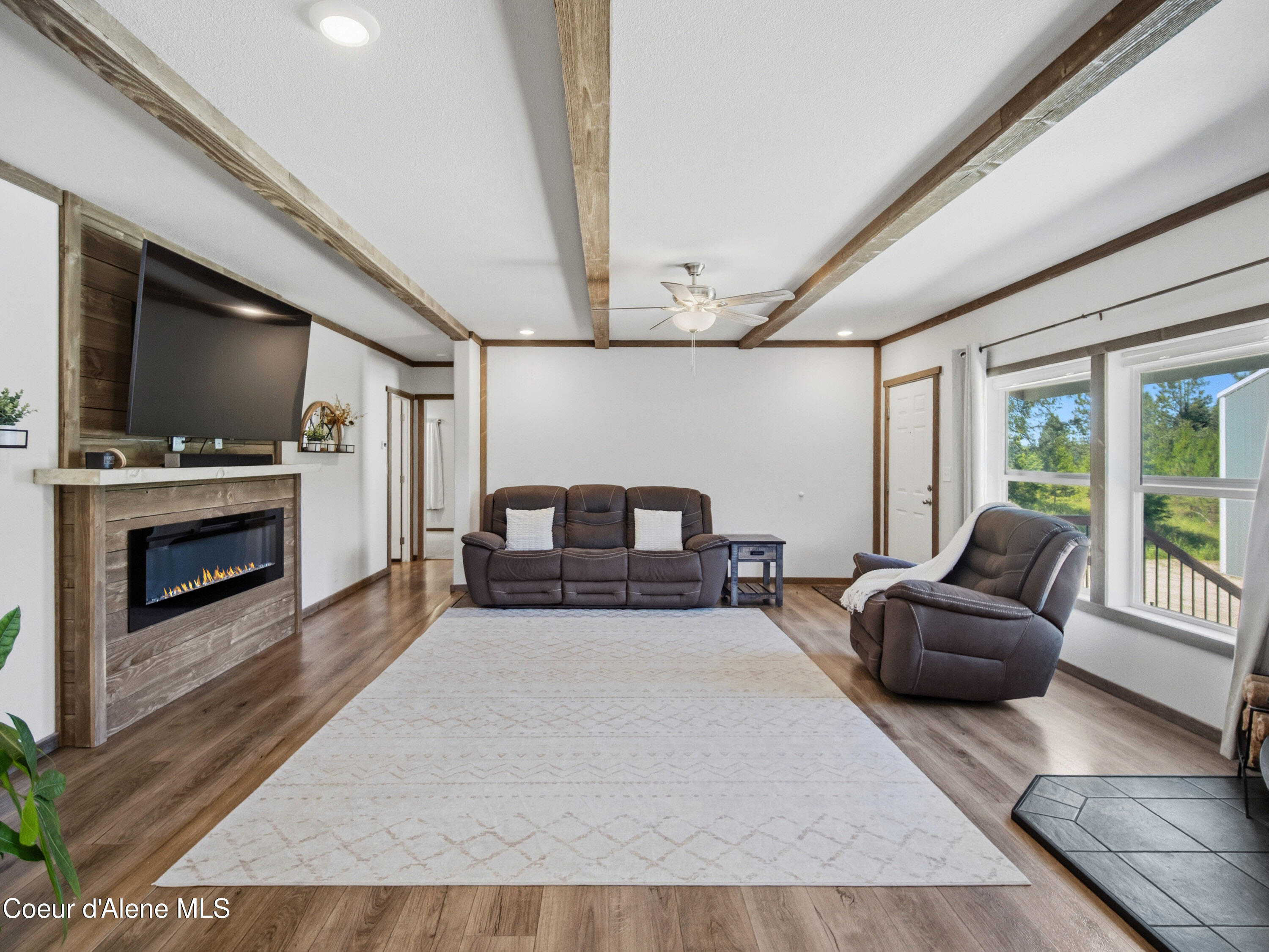 447 S Beaver Lake RD