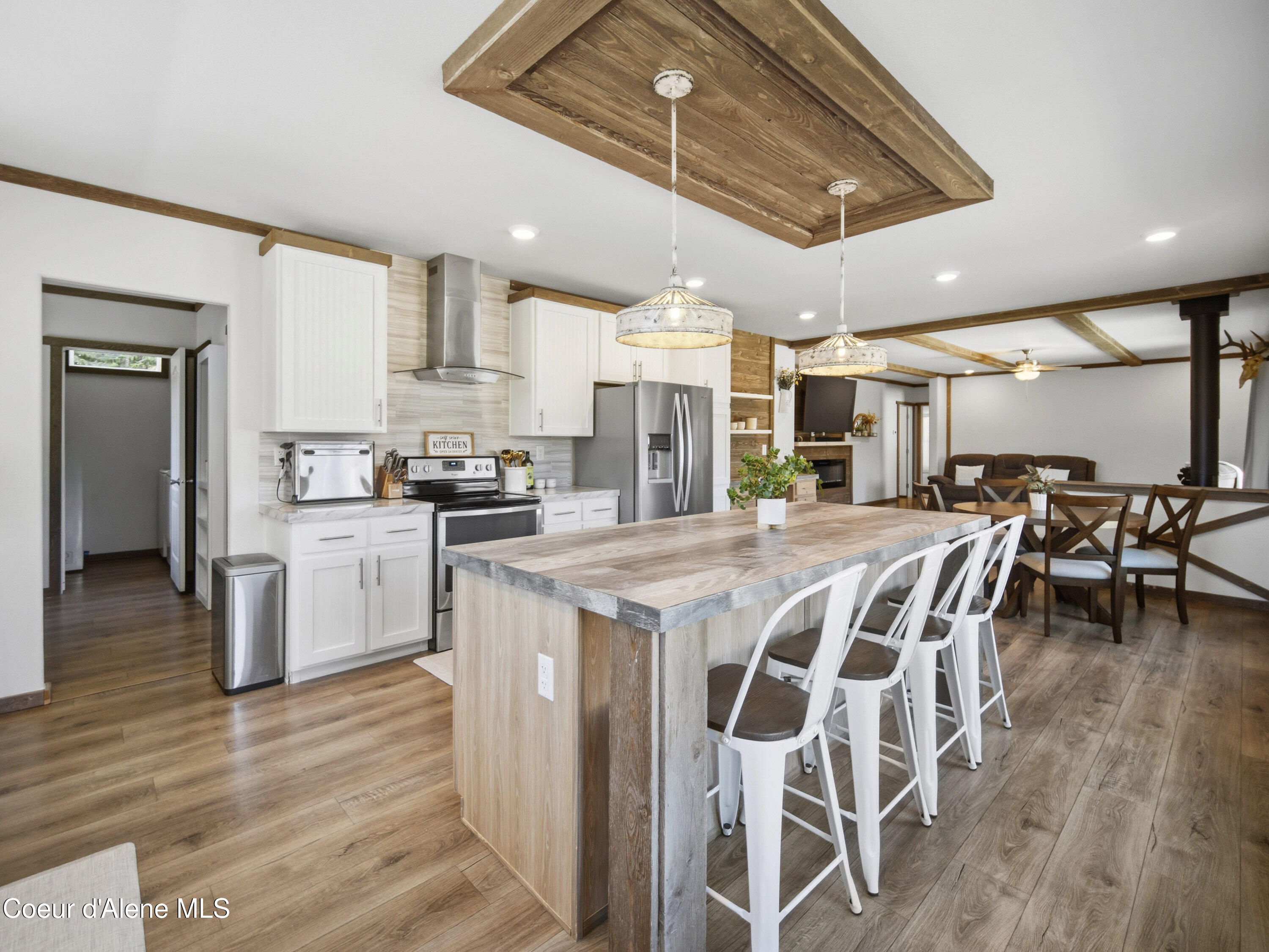 447 S Beaver Lake RD