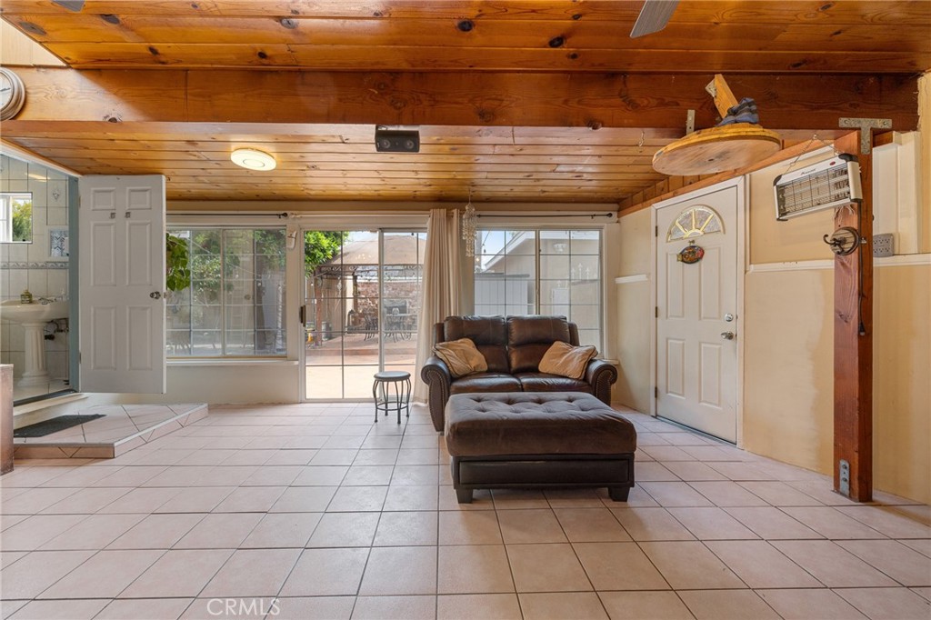 19500 Bassett Street