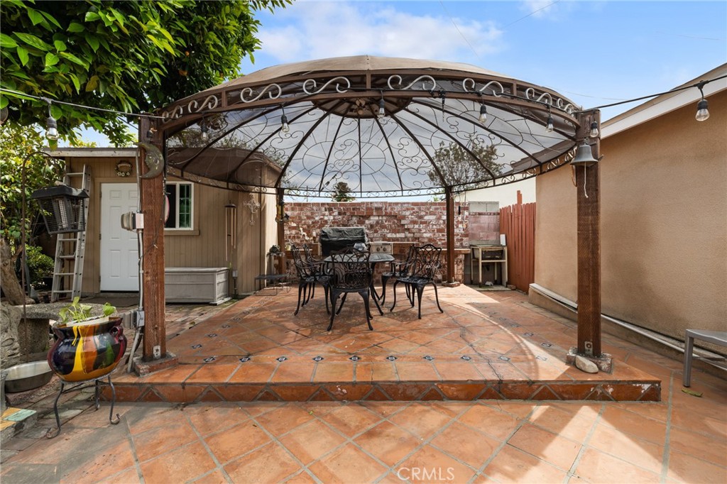 19500 Bassett Street