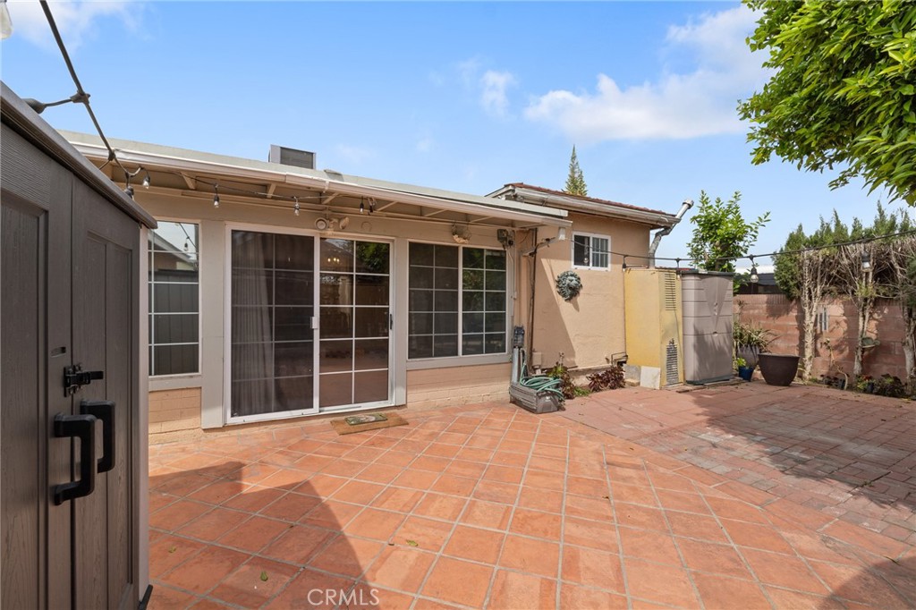 19500 Bassett Street
