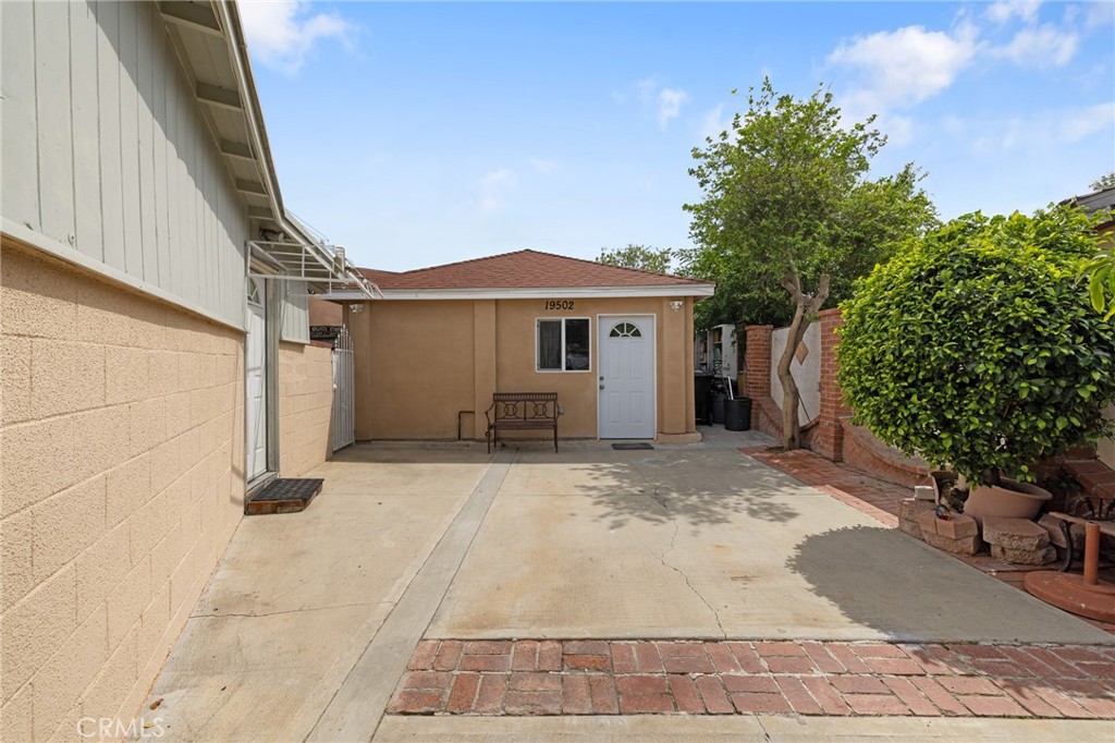 19500 Bassett Street
