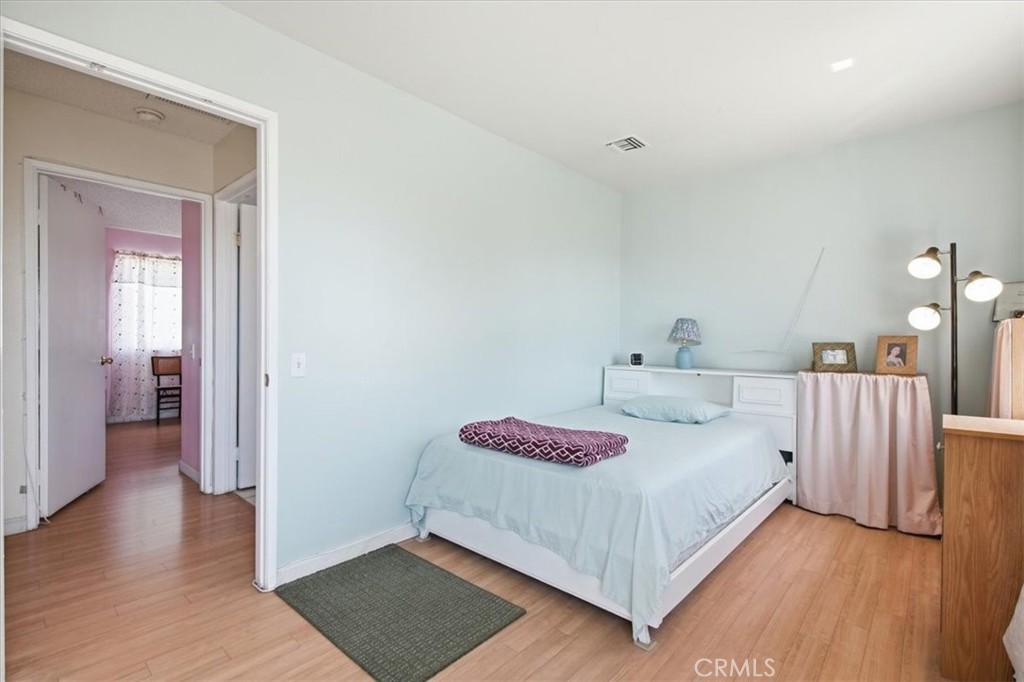 9332 Van Nuys 69