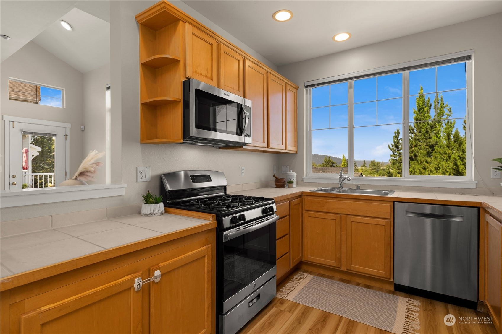 1601 NE Katsura Street Unit: 206