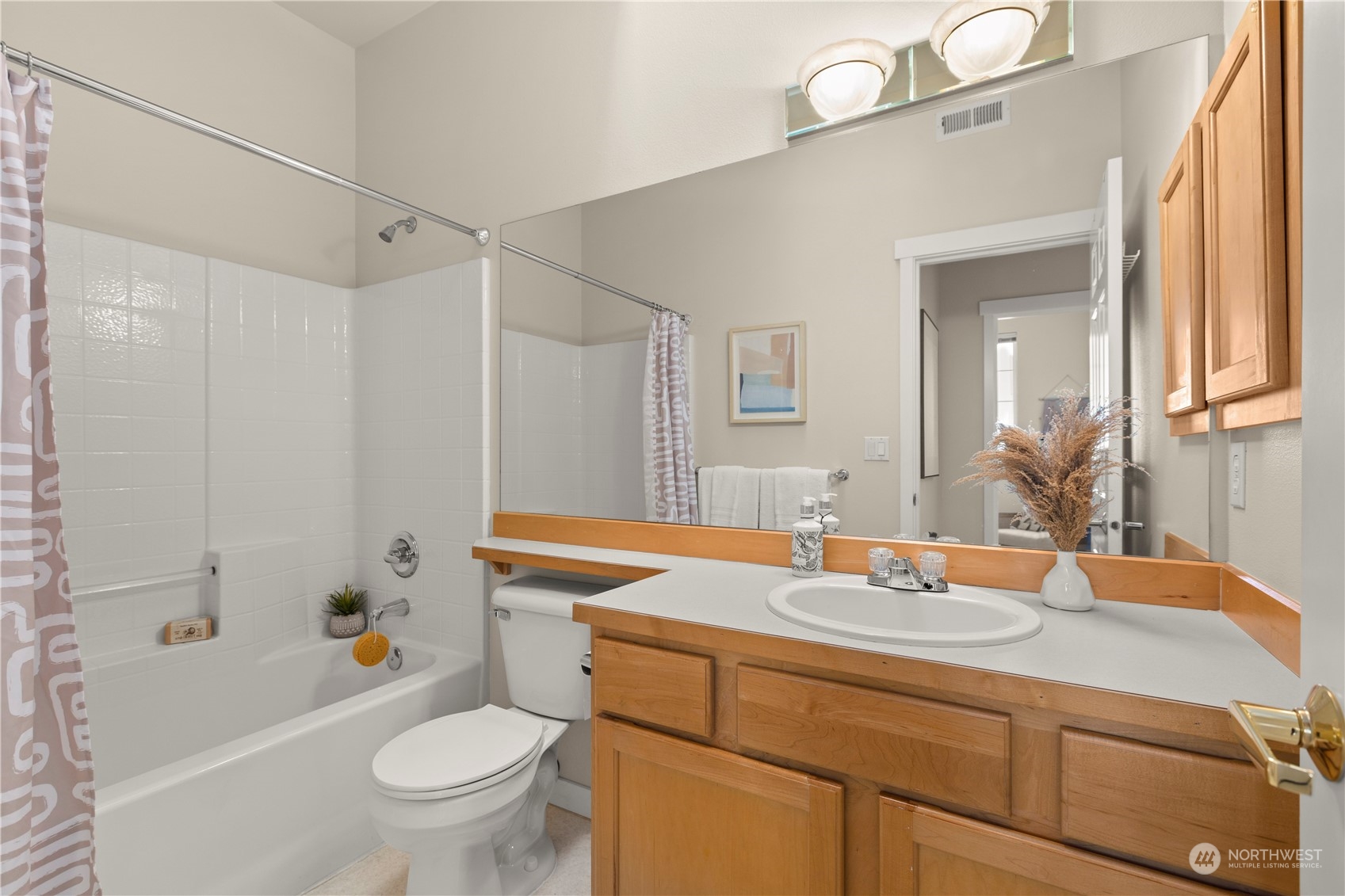 1601 NE Katsura Street Unit: 206