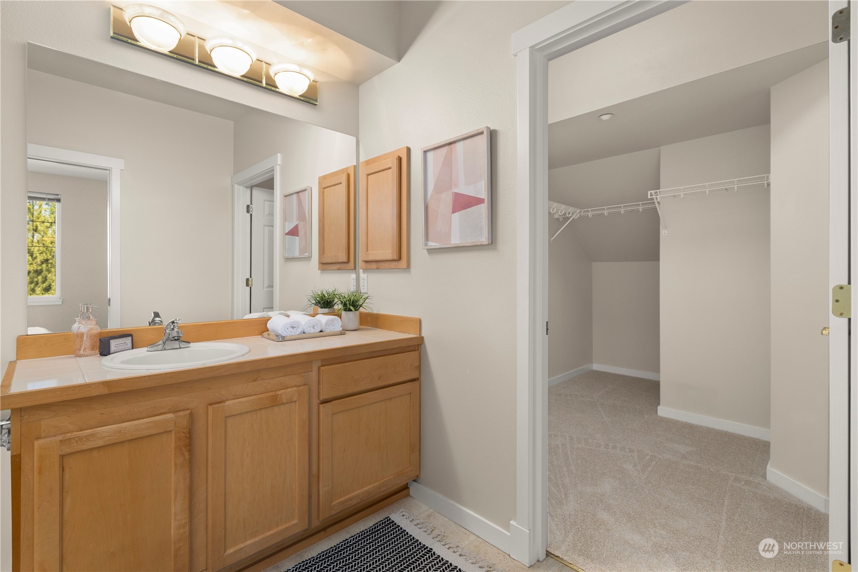 1601 NE Katsura Street Unit: 206