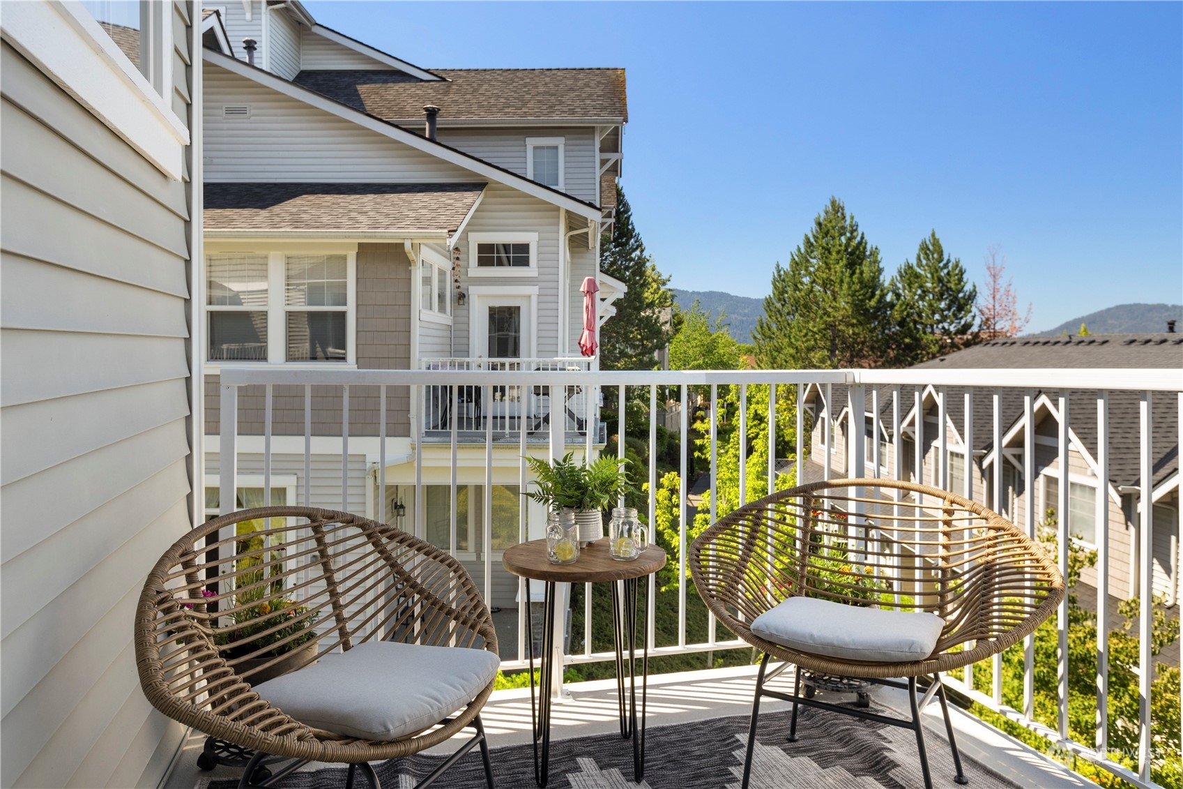 1601 NE Katsura Street Unit: 206