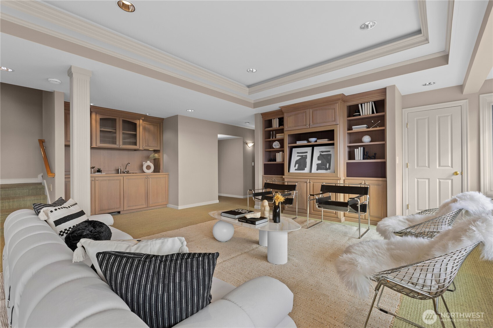 640 Hillside Drive E