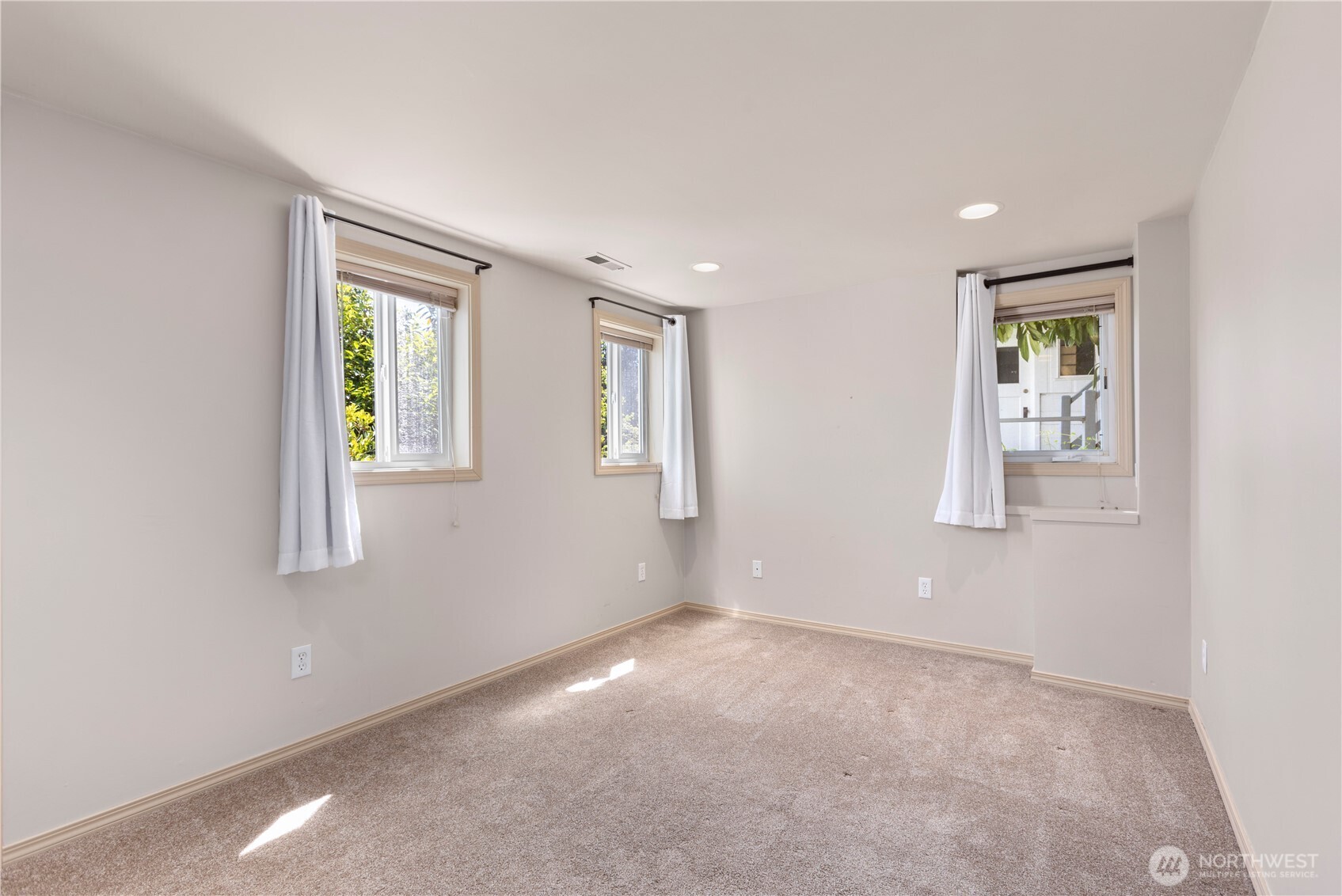 640 Hillside Drive E