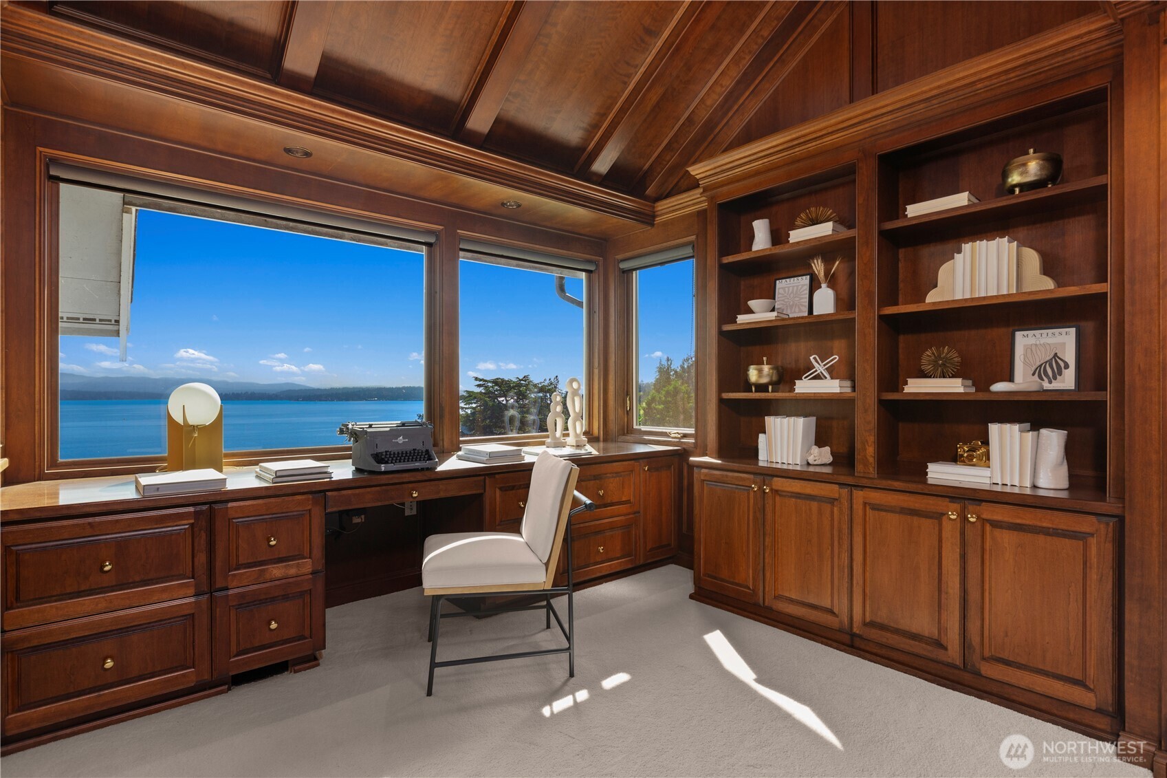 640 Hillside Drive E