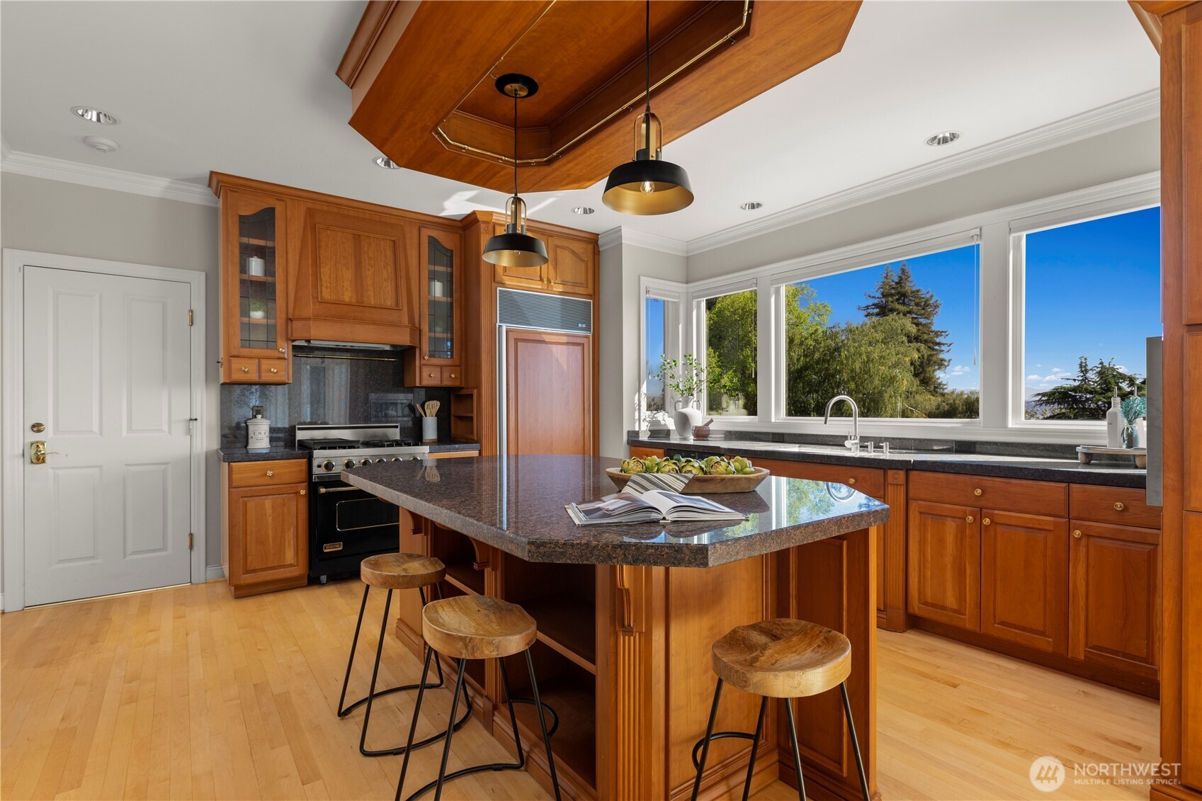 640 Hillside Drive E