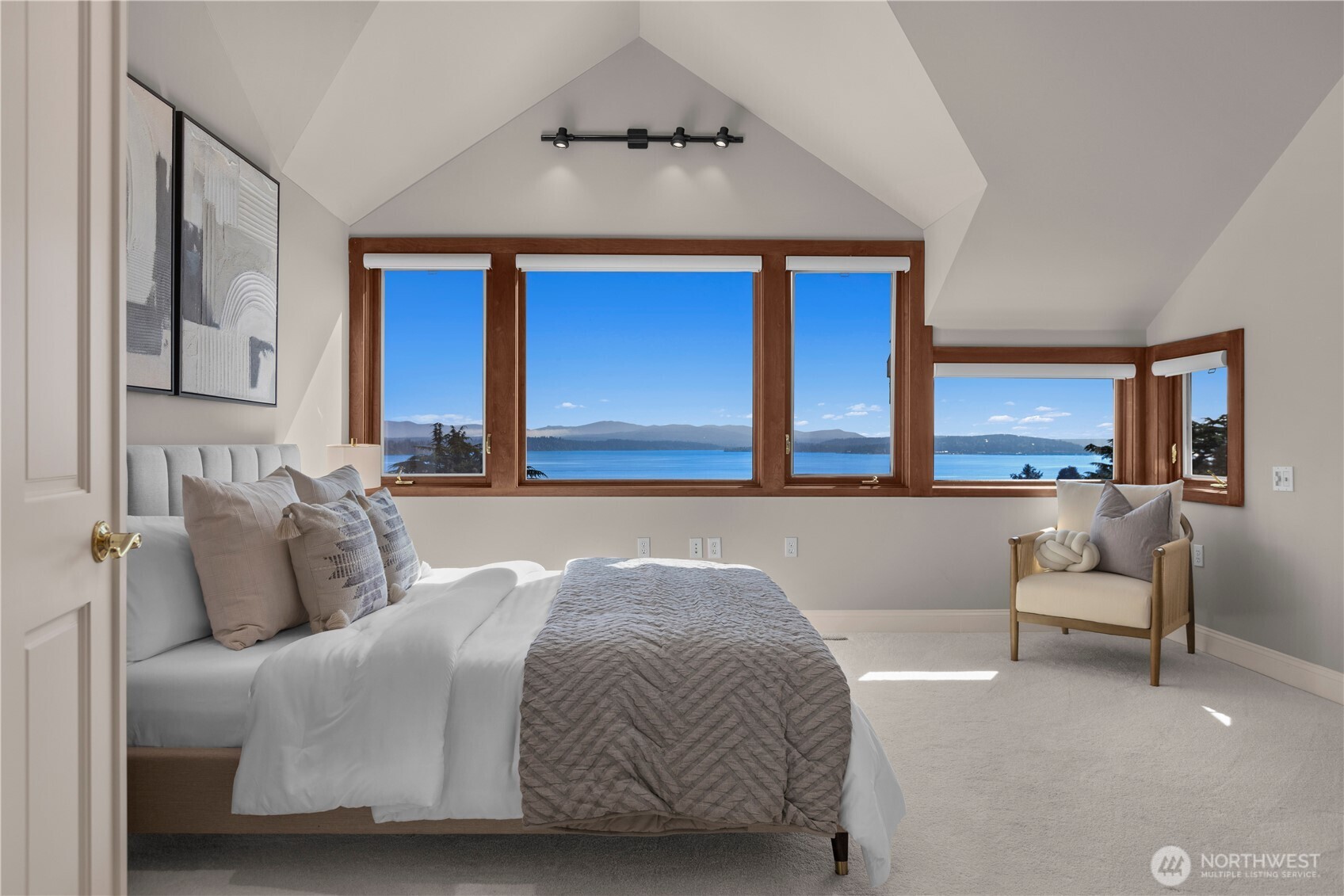 640 Hillside Drive E