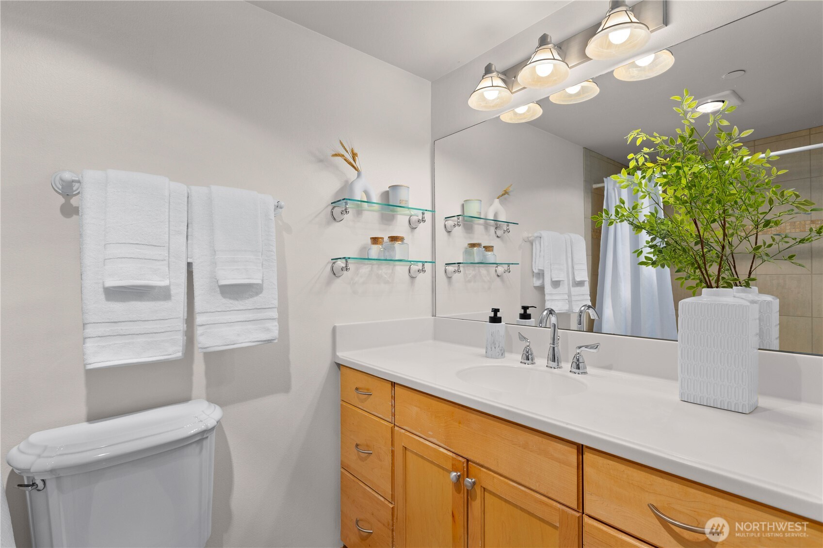 2820 E Madison Street Unit: 204