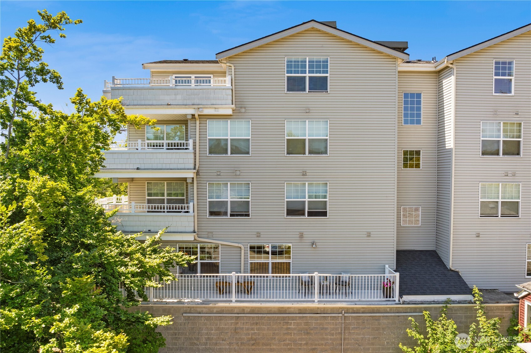2820 E Madison Street Unit: 204