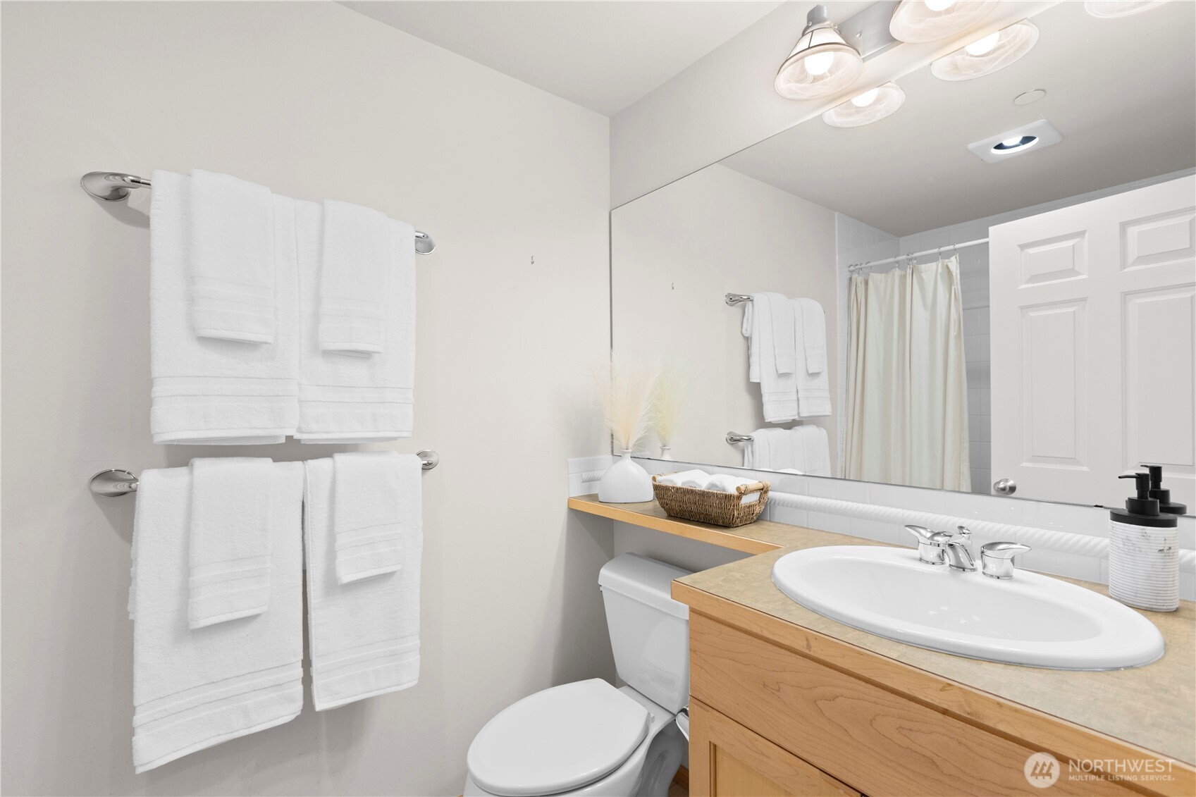 2820 E Madison Street Unit: 204