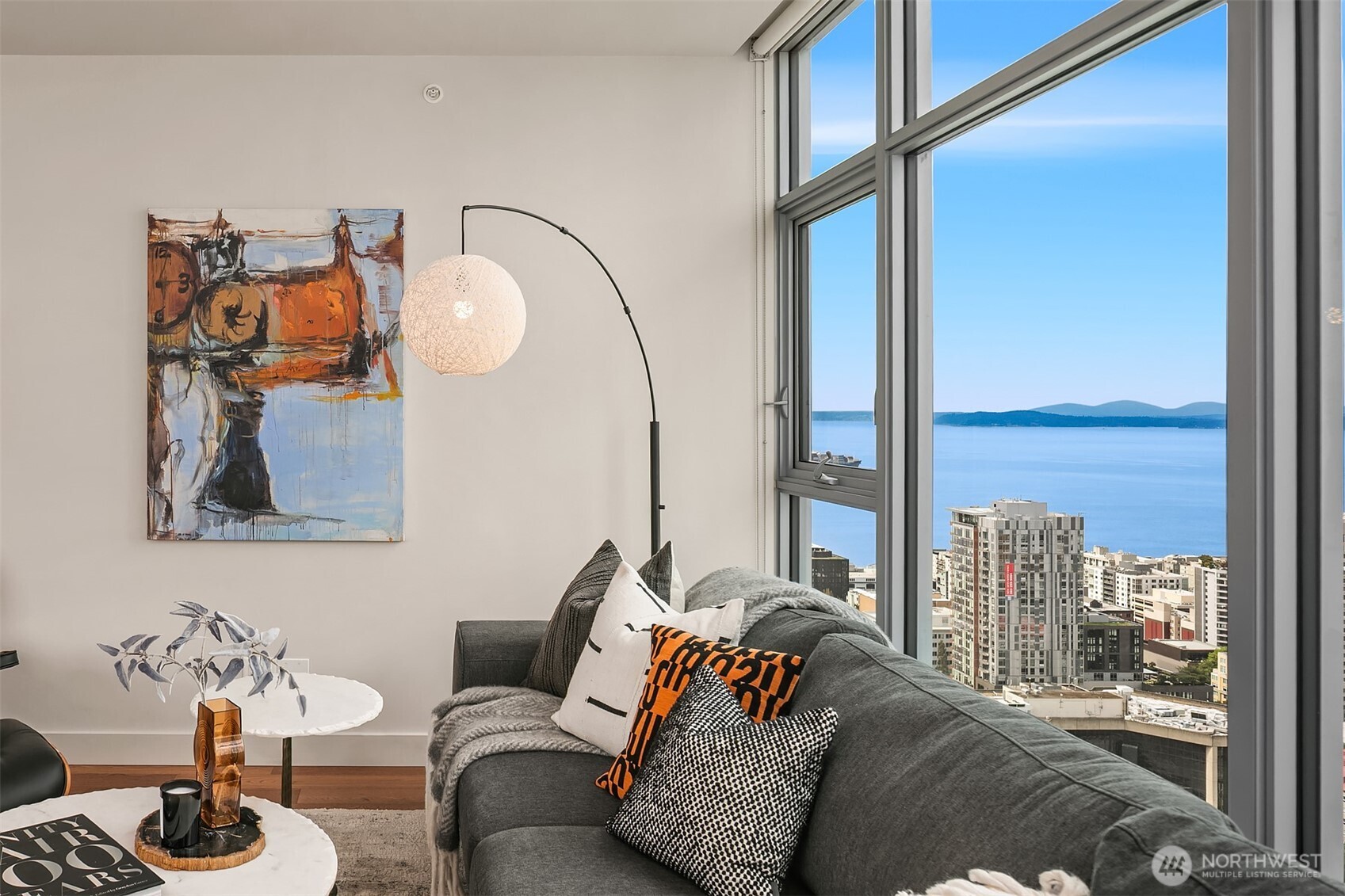 588 Bell Street Unit: 3702S