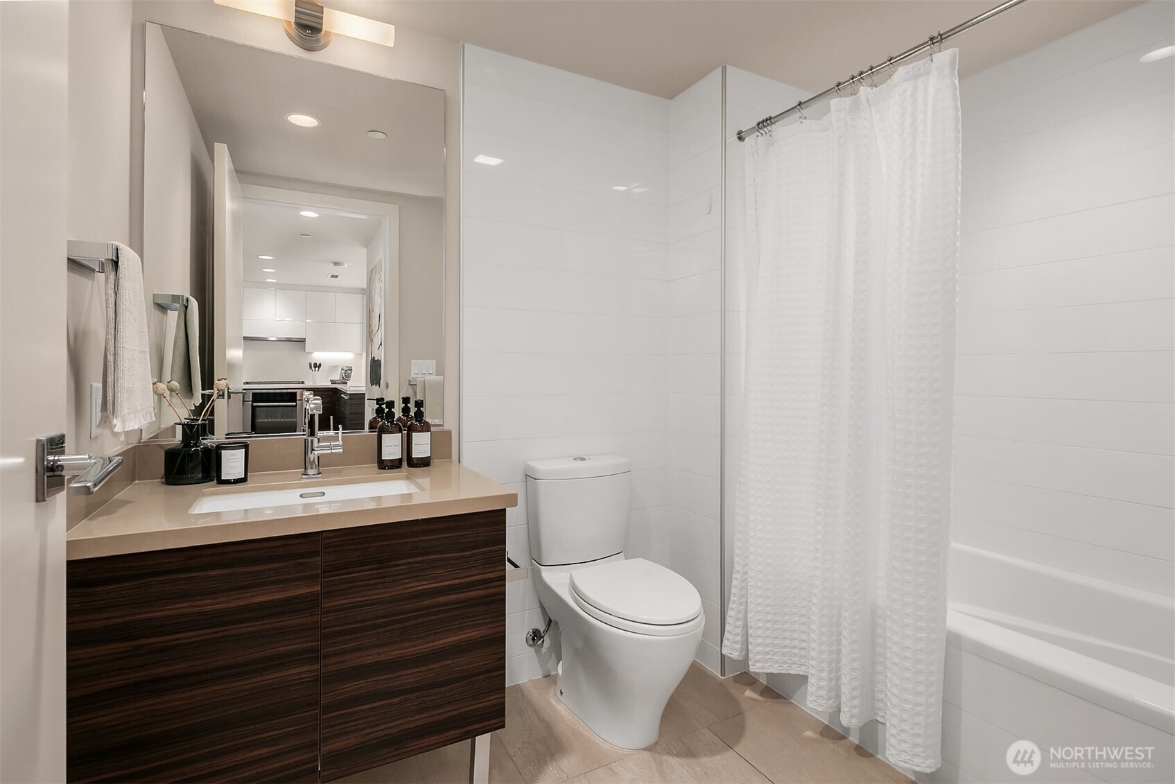 588 Bell Street Unit: 3702S