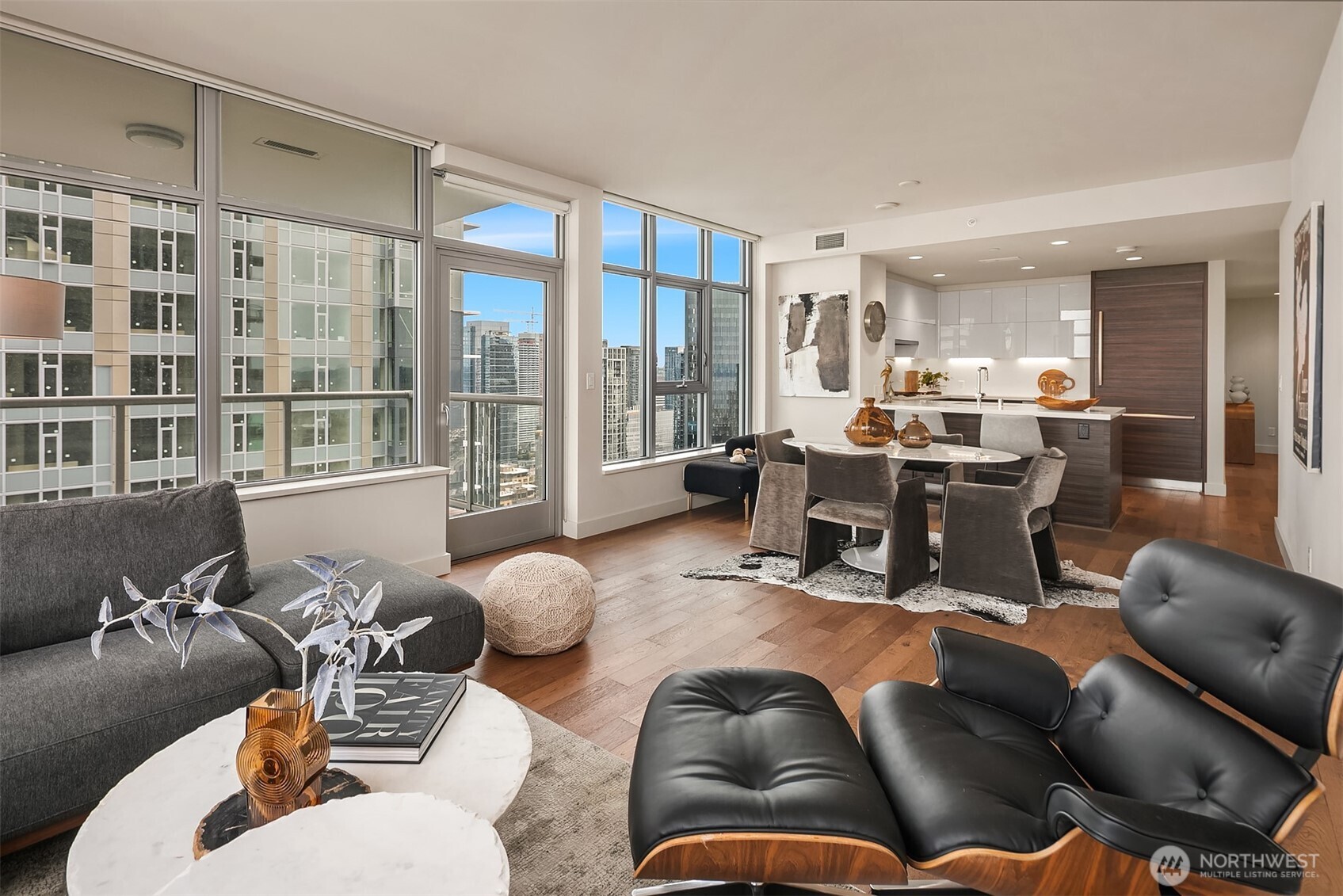 588 Bell Street Unit: 3702S