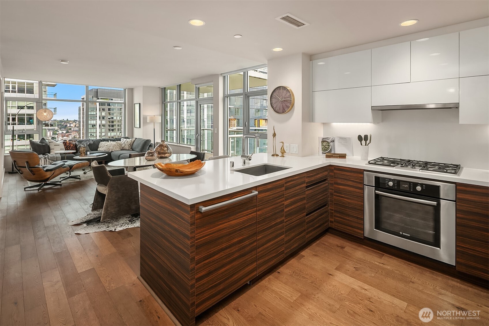 588 Bell Street Unit: 3702S