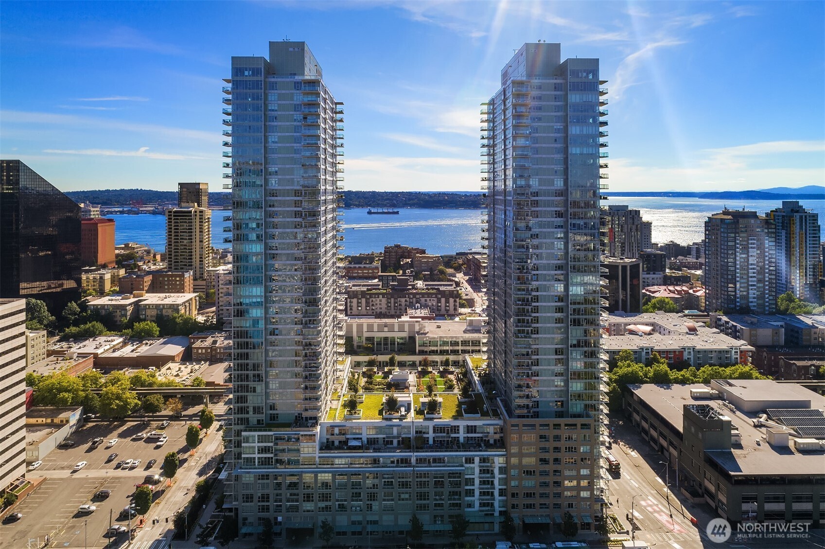 588 Bell Street Unit: 3702S