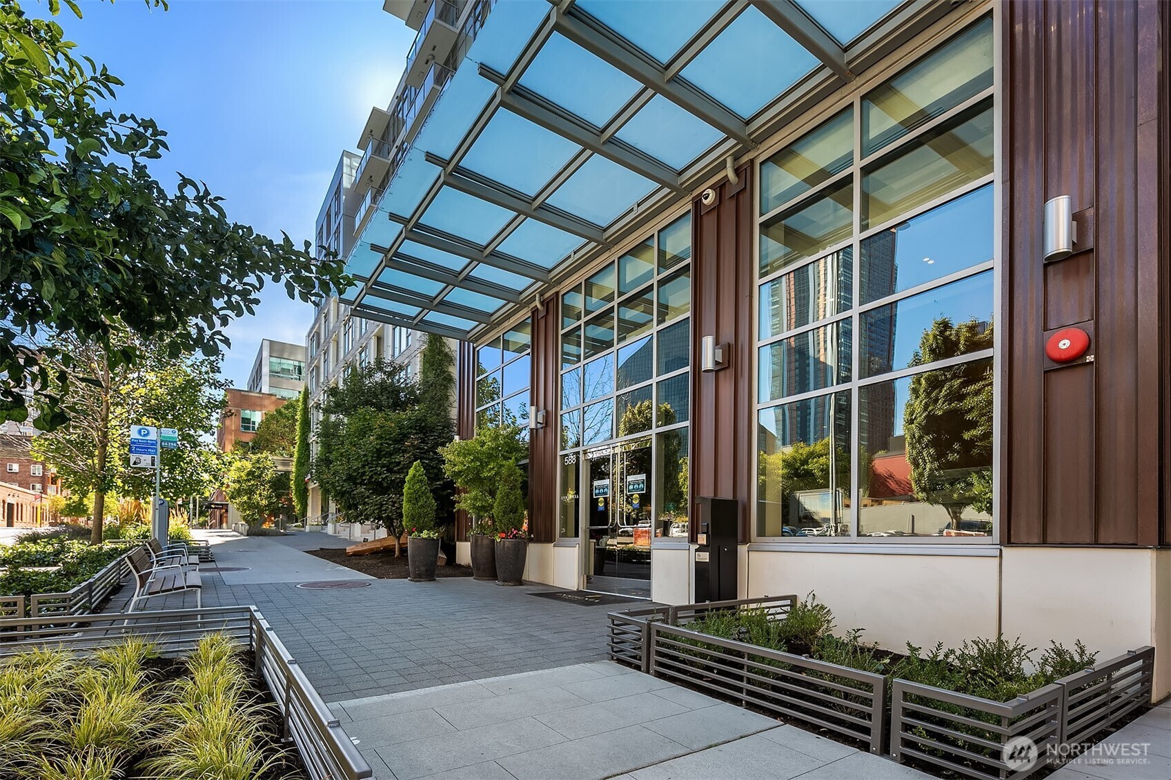 588 Bell Street Unit: 3702S