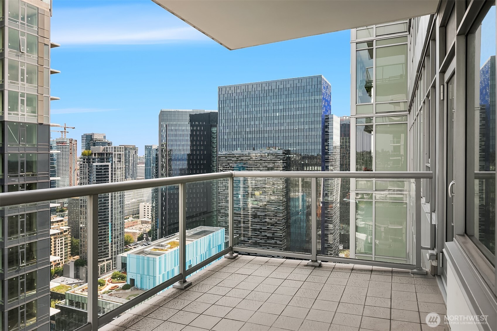 588 Bell Street Unit: 3702S