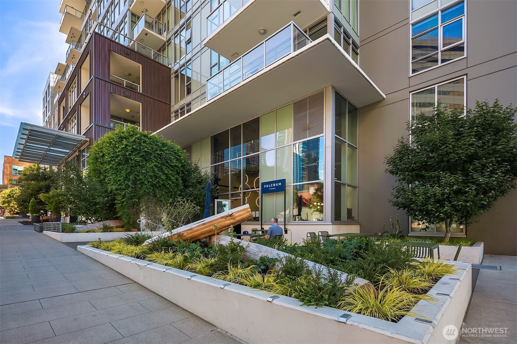 588 Bell Street Unit: 3702S