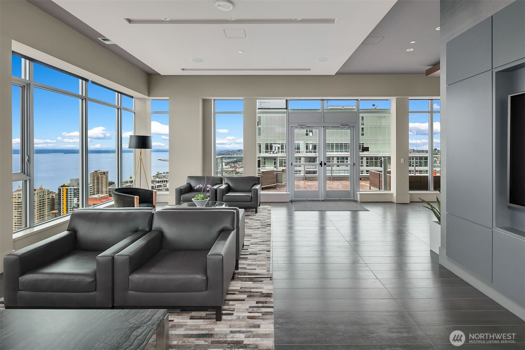 588 Bell Street Unit: 3702S