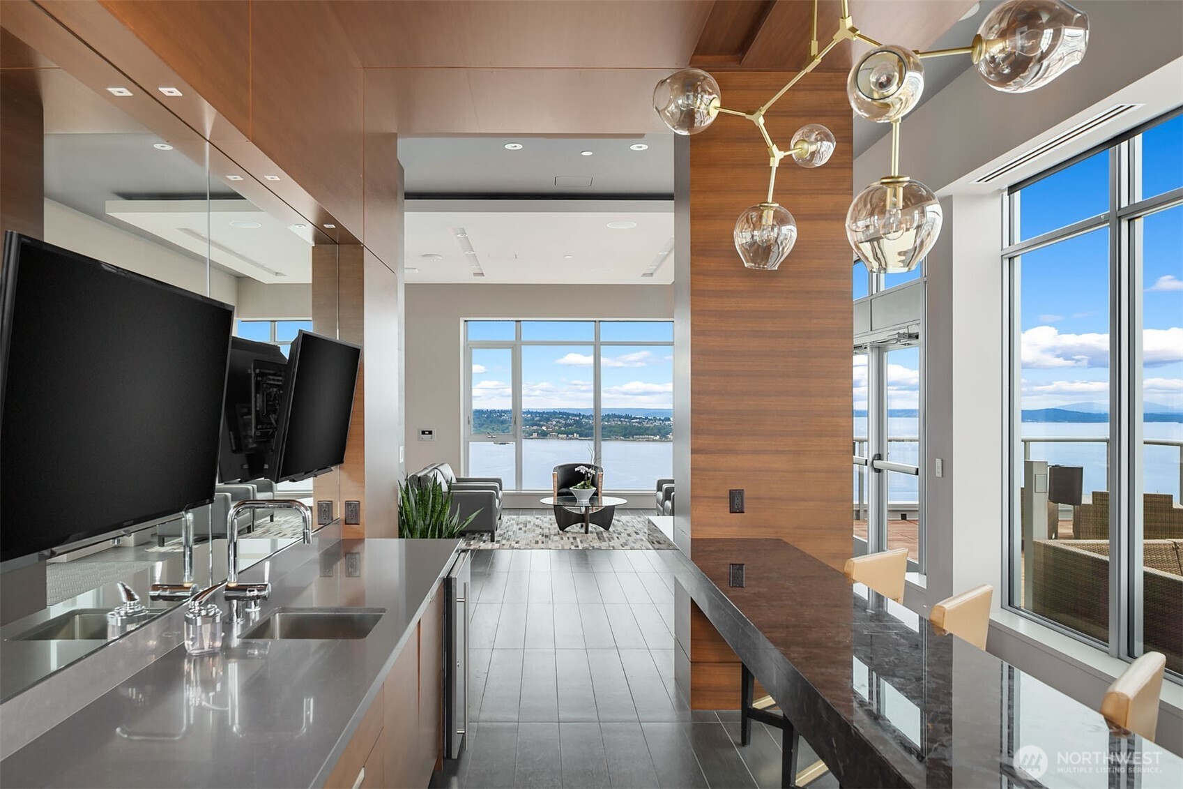 588 Bell Street Unit: 3702S