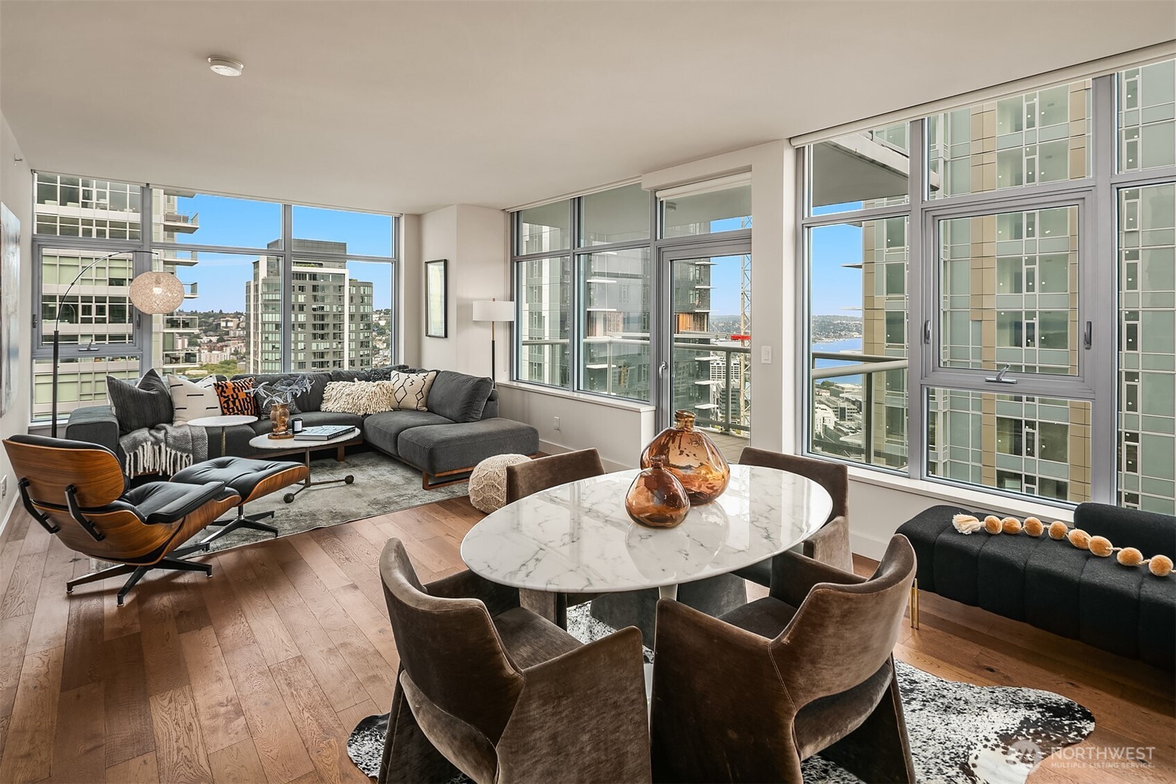 588 Bell Street Unit: 3702S