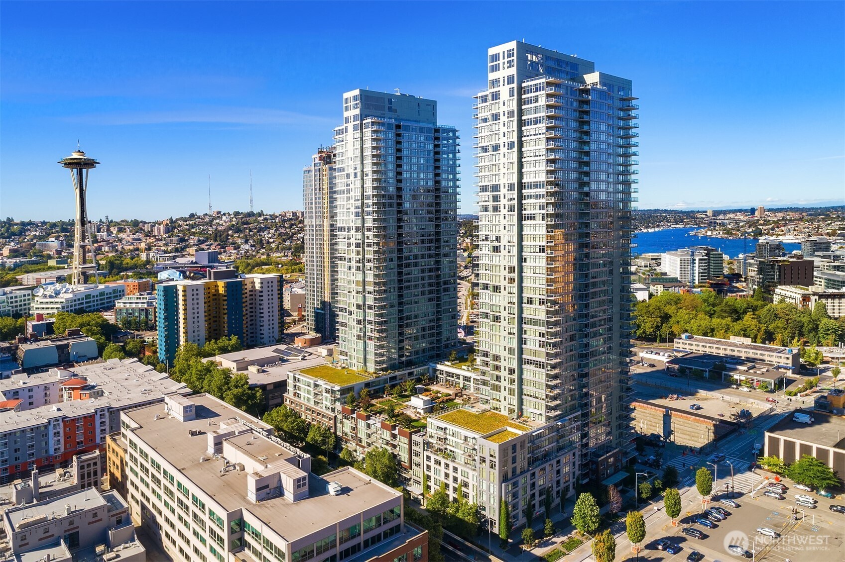 588 Bell Street Unit: 3702S