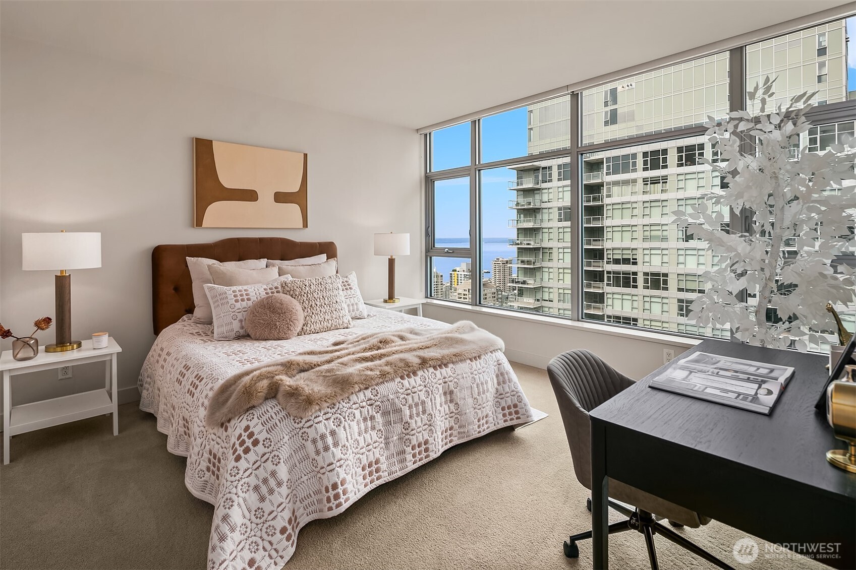 588 Bell Street Unit: 3702S