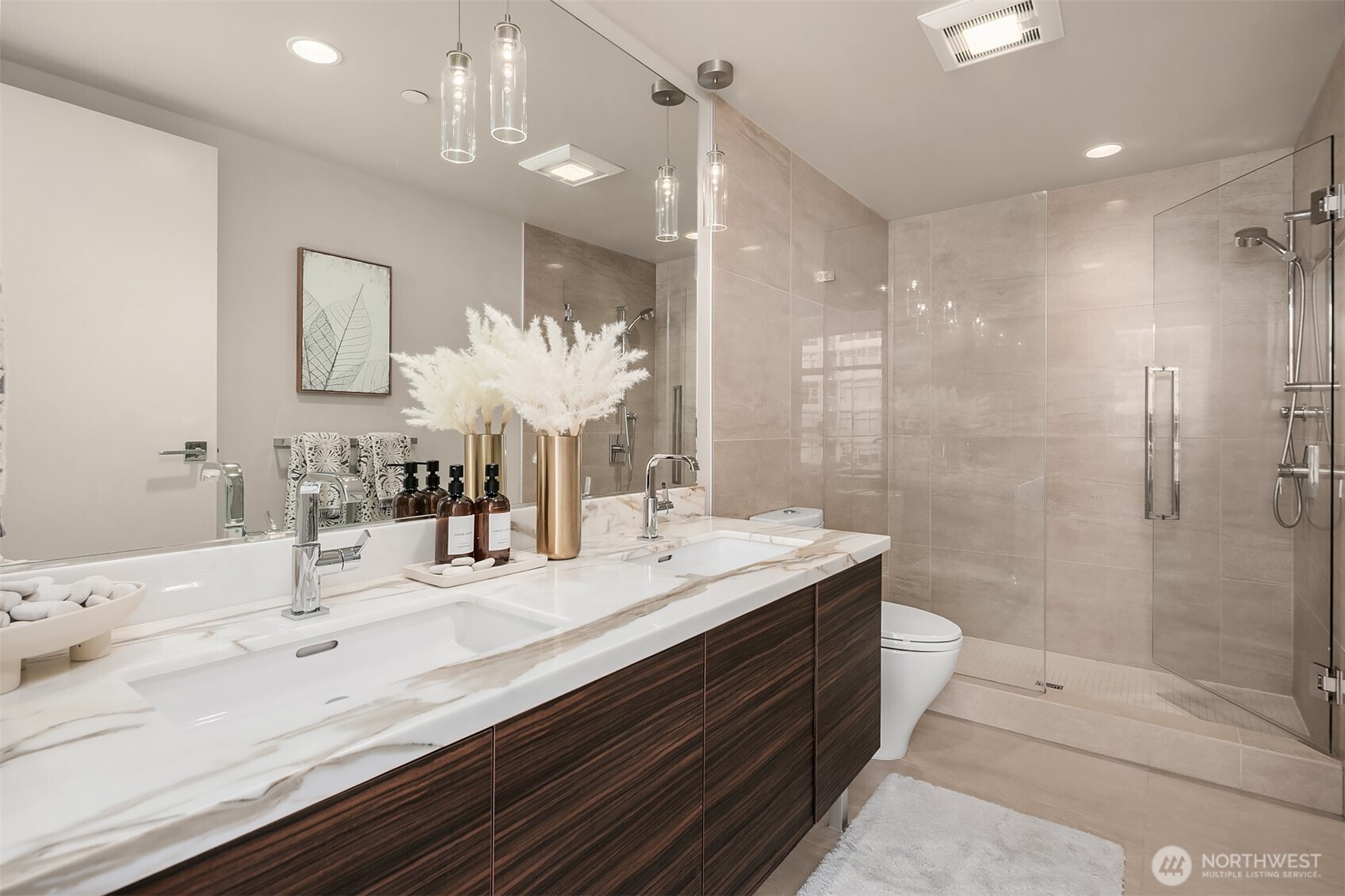 588 Bell Street Unit: 3702S