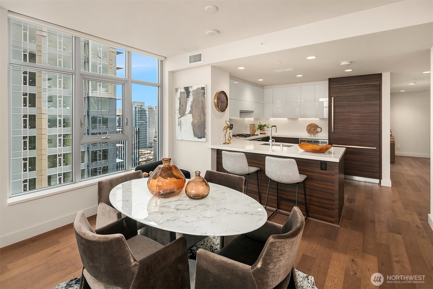 588 Bell Street Unit: 3702S