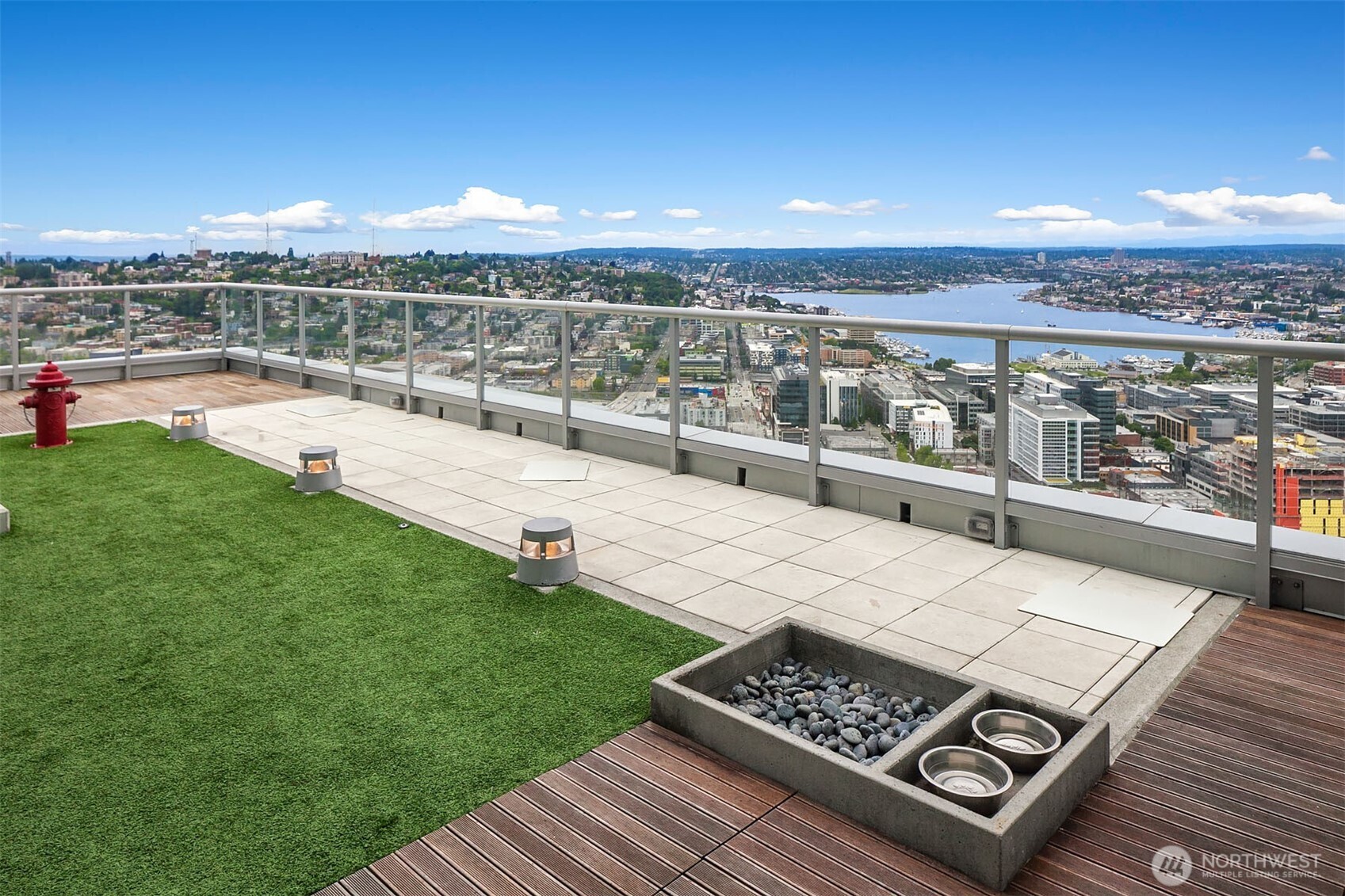 588 Bell Street Unit: 3702S