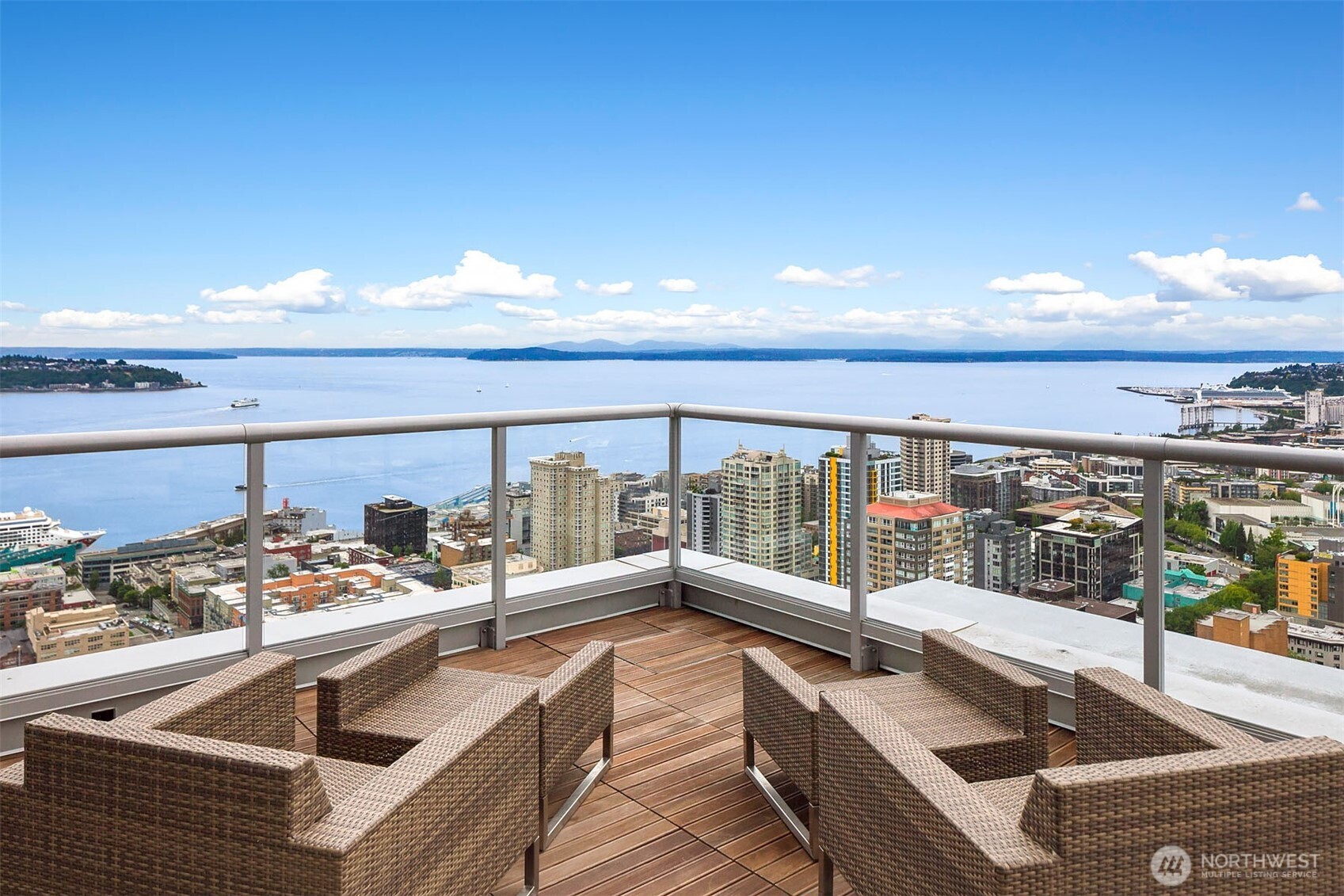 588 Bell Street Unit: 3702S
