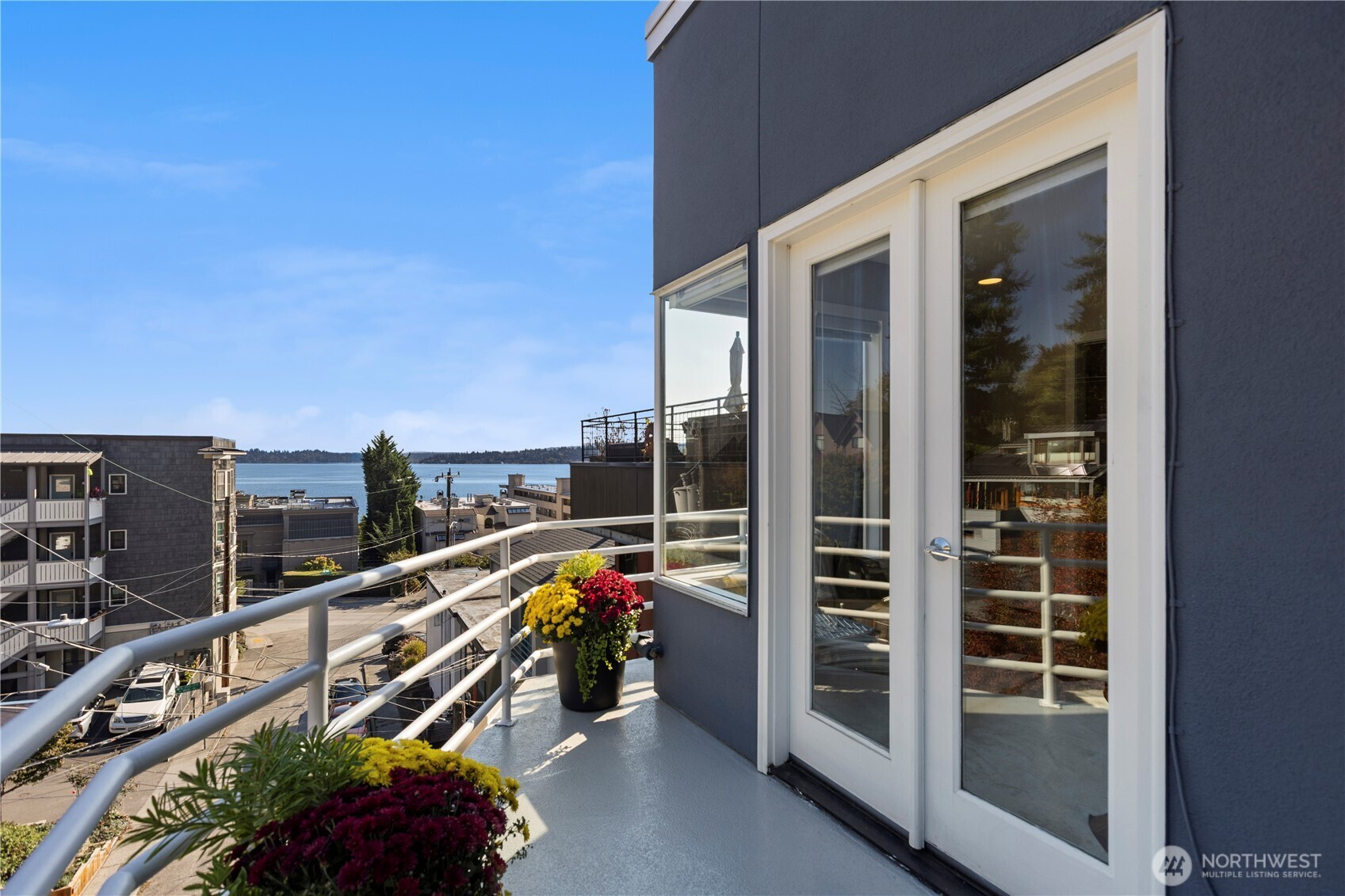 3513 S Leschi Place