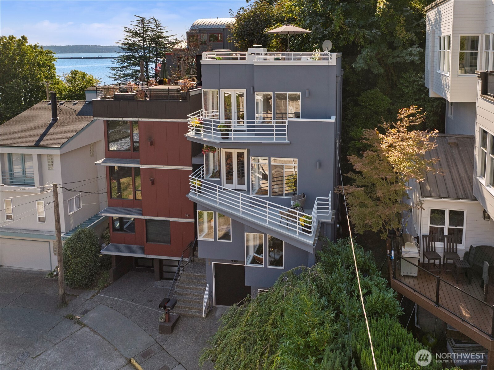 3513 S Leschi Place