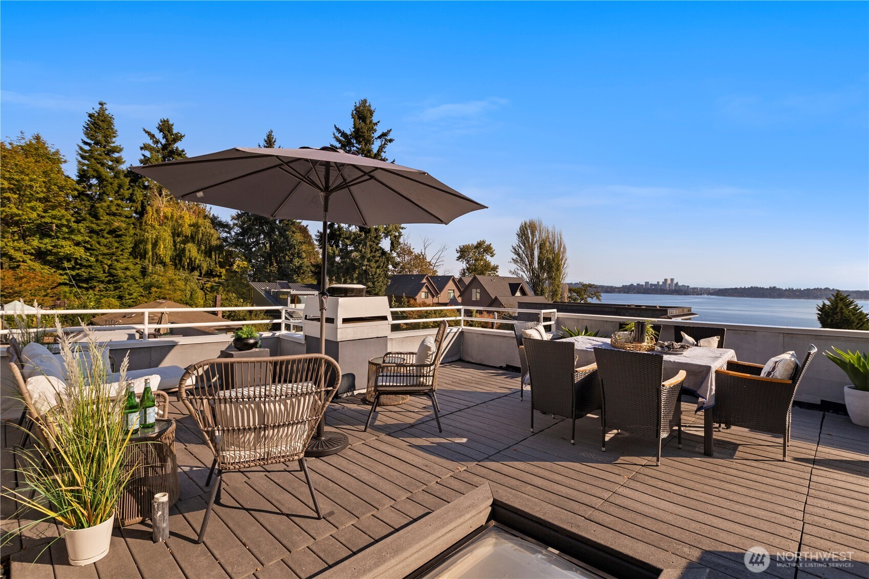 3513 S Leschi Place