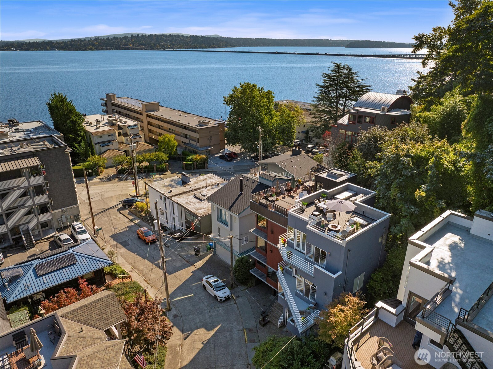 3513 S Leschi Place