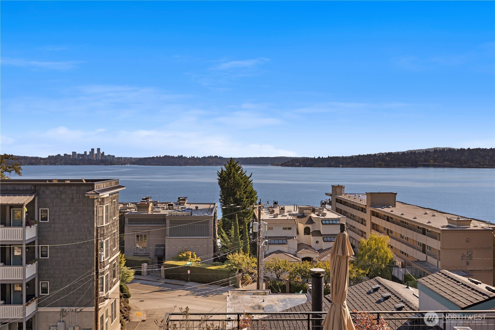3513 S Leschi Place