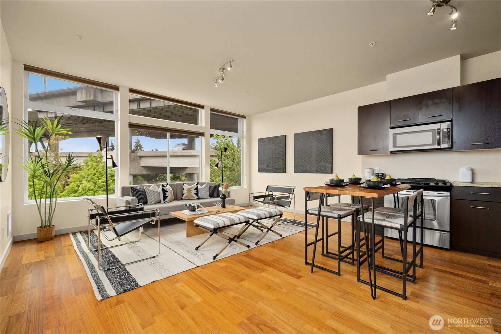 2960 Eastlake Avenue E Unit: 403