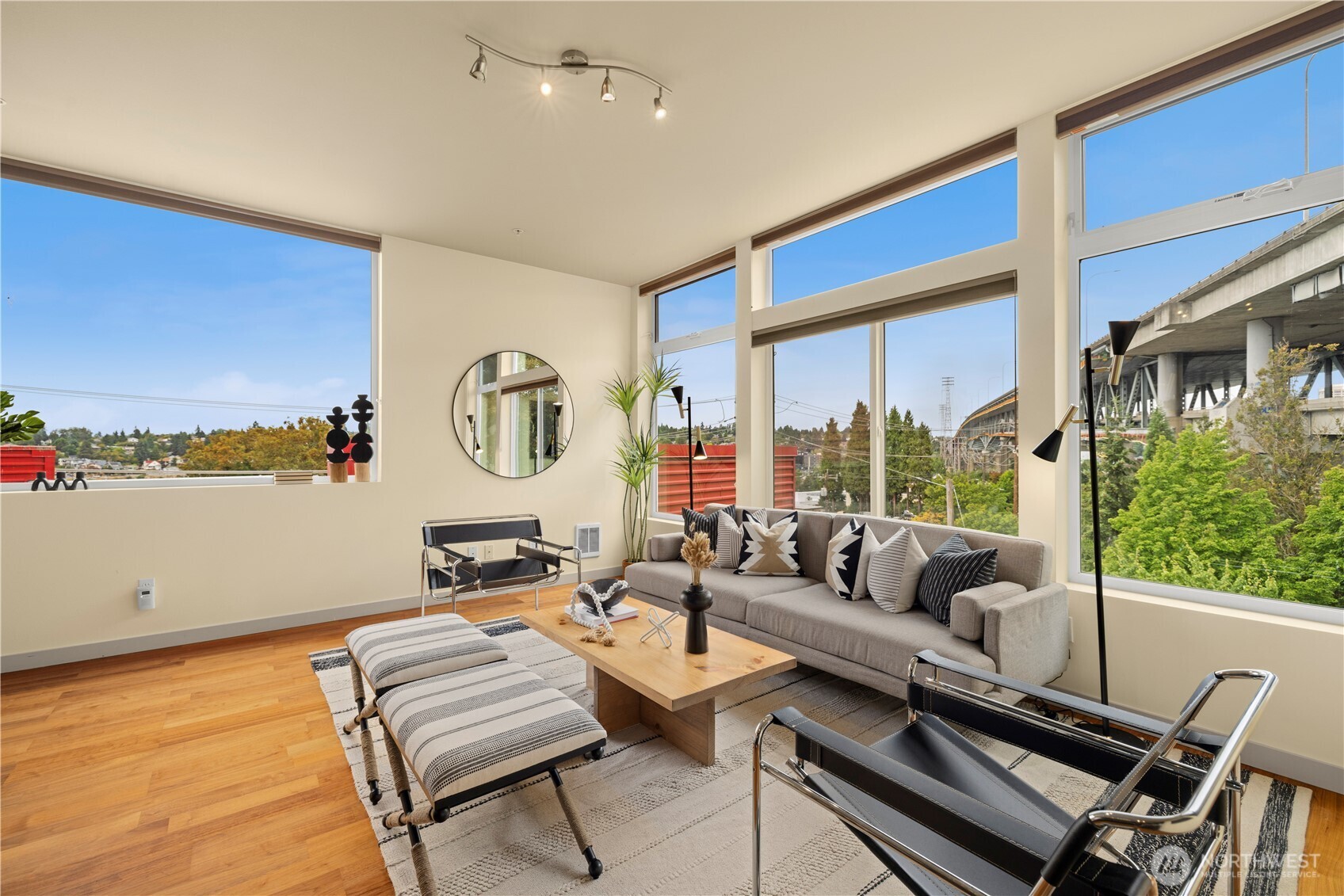 2960 Eastlake Avenue E Unit: 403