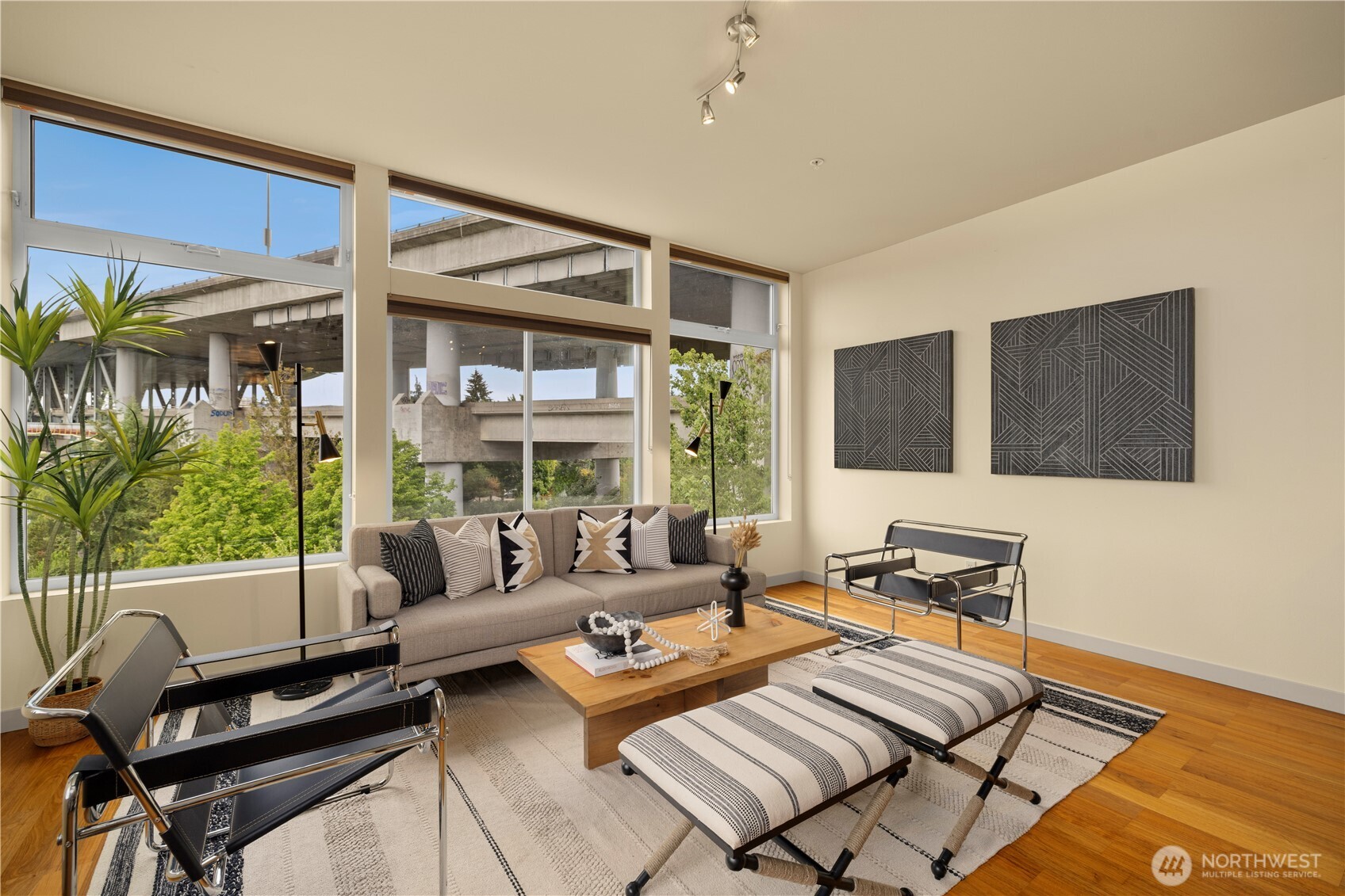 2960 Eastlake Avenue E Unit: 403